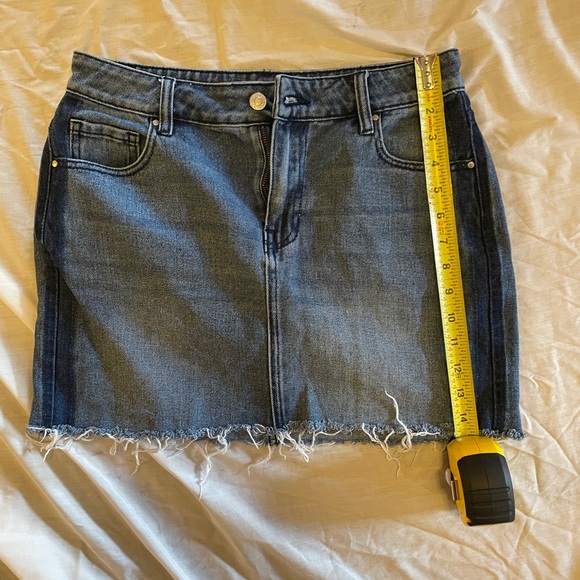 PacSun  Denim Distressed Mini Skirt Size 26 - Picture 4 of 4